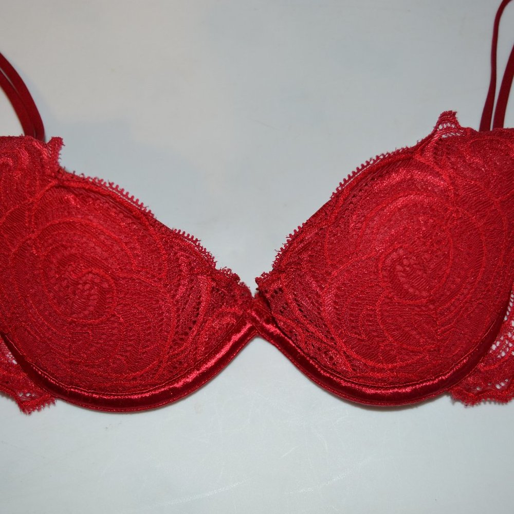 Victoria's Secret Very Sexy red lace bra 32A EUC